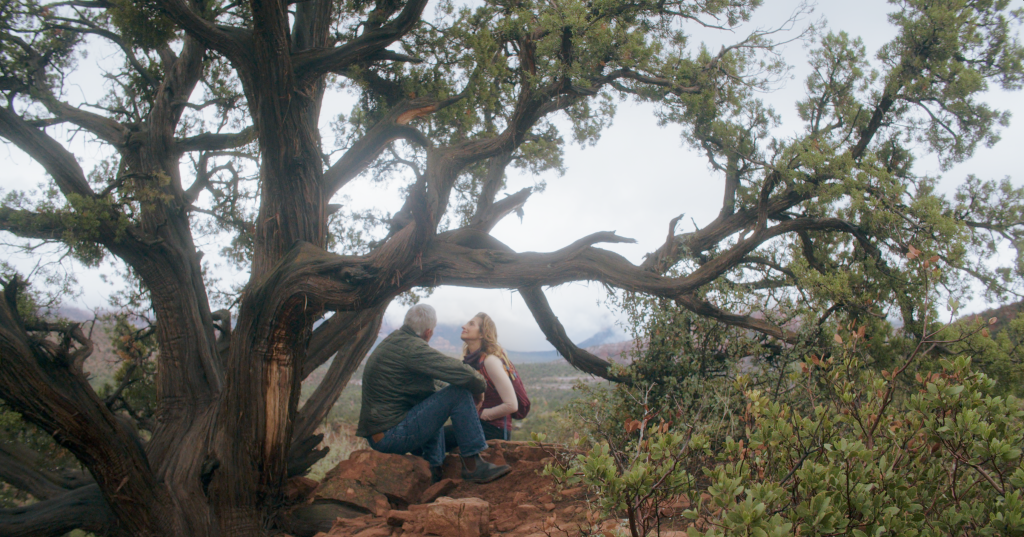 Alysia Reiner as Jules and Wallace Langham as Will in One Day in Sedona